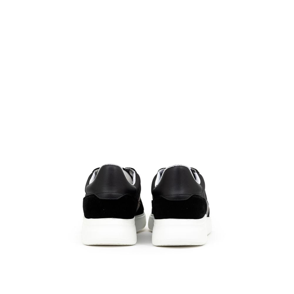 Axel Arigato Sneaker aus Stoff und Leder in Schwarz und Weiß
