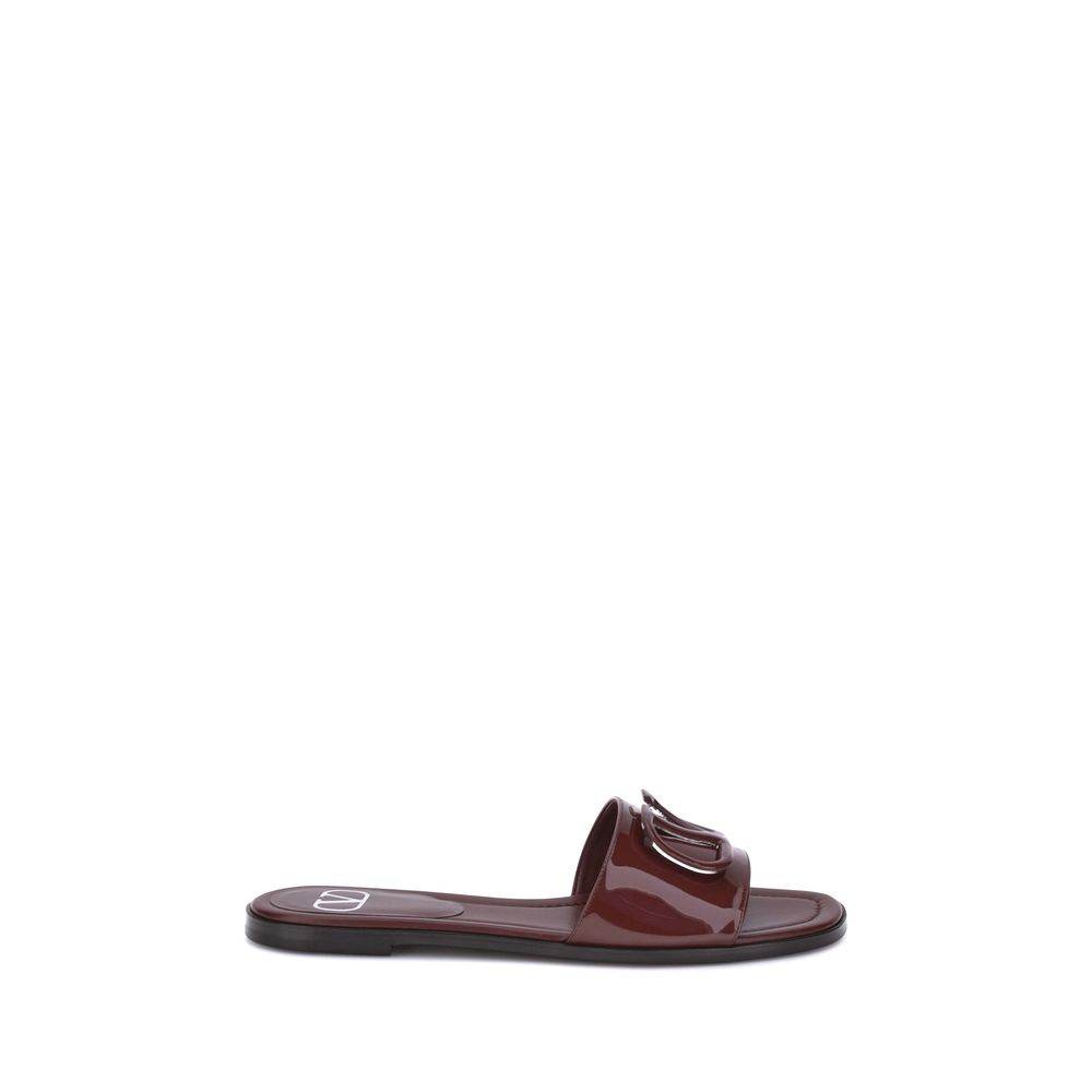 Sandales à bout rond en cuir verni avec logo V