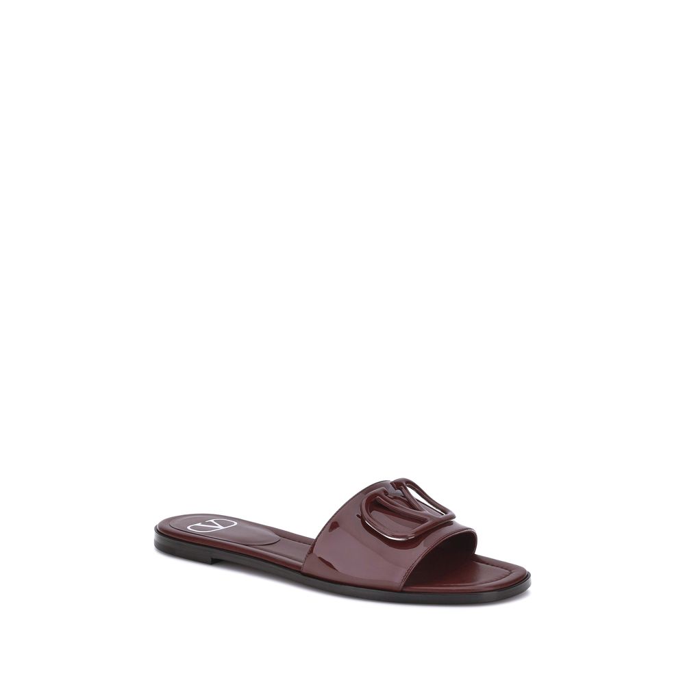 Sandales à bout rond en cuir verni avec logo V