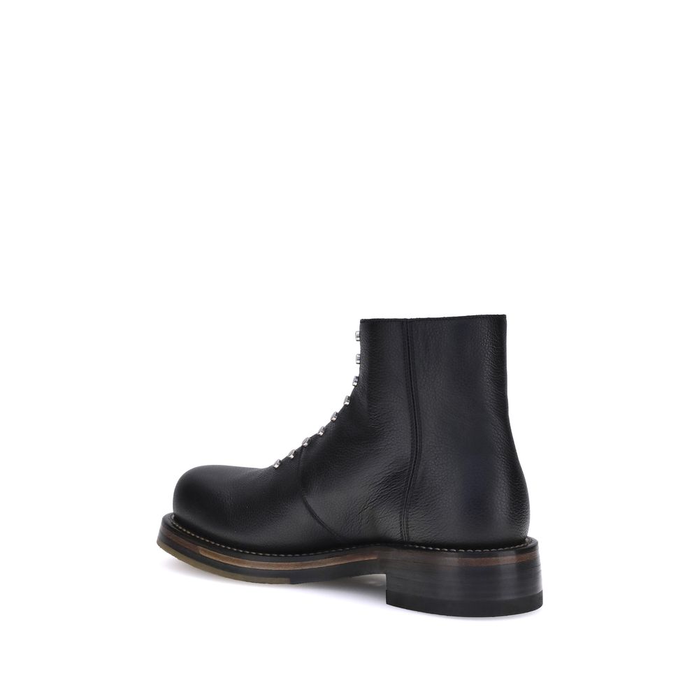 Alexander McQueen Ankle Boots aus Leder mit Nieten