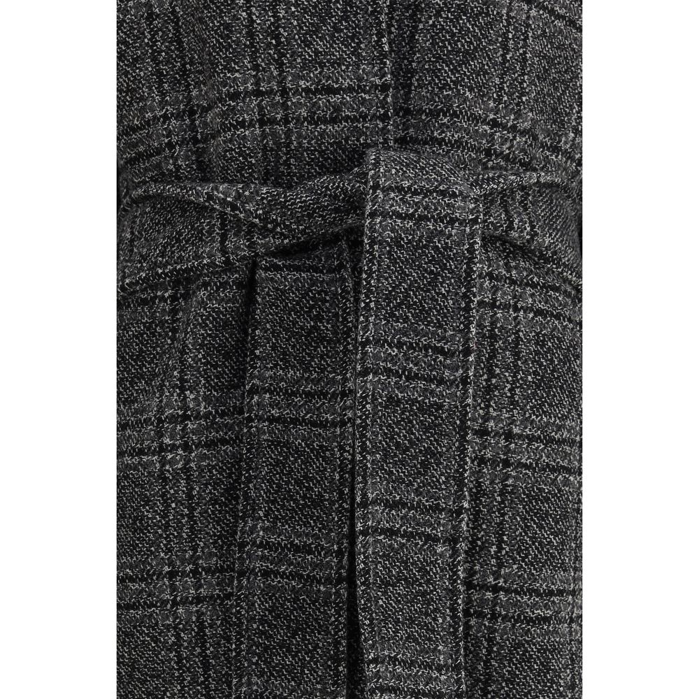 Vérifiez le manteau long.