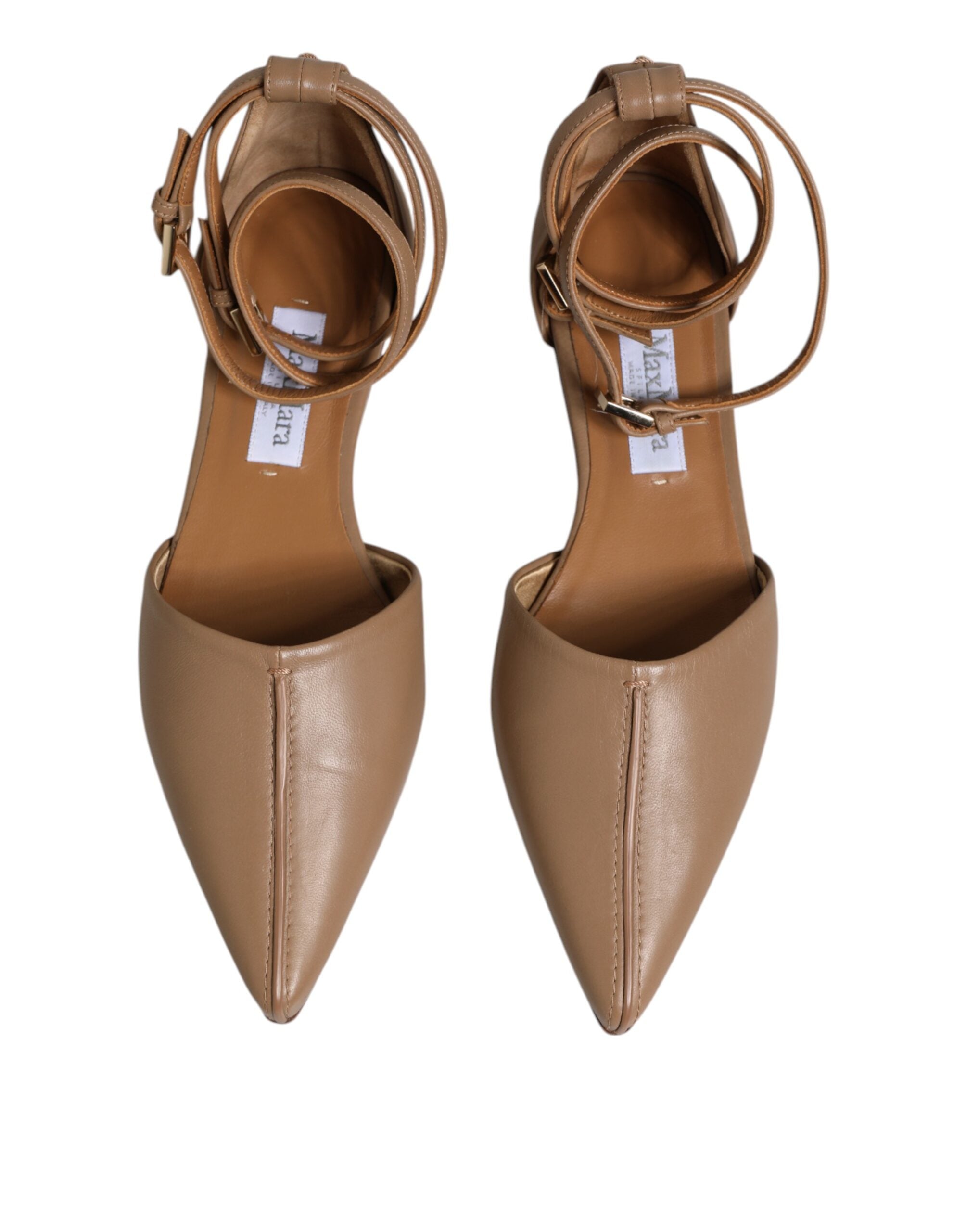 Sandales en cuir beige à bout pointu, ballerines plates.