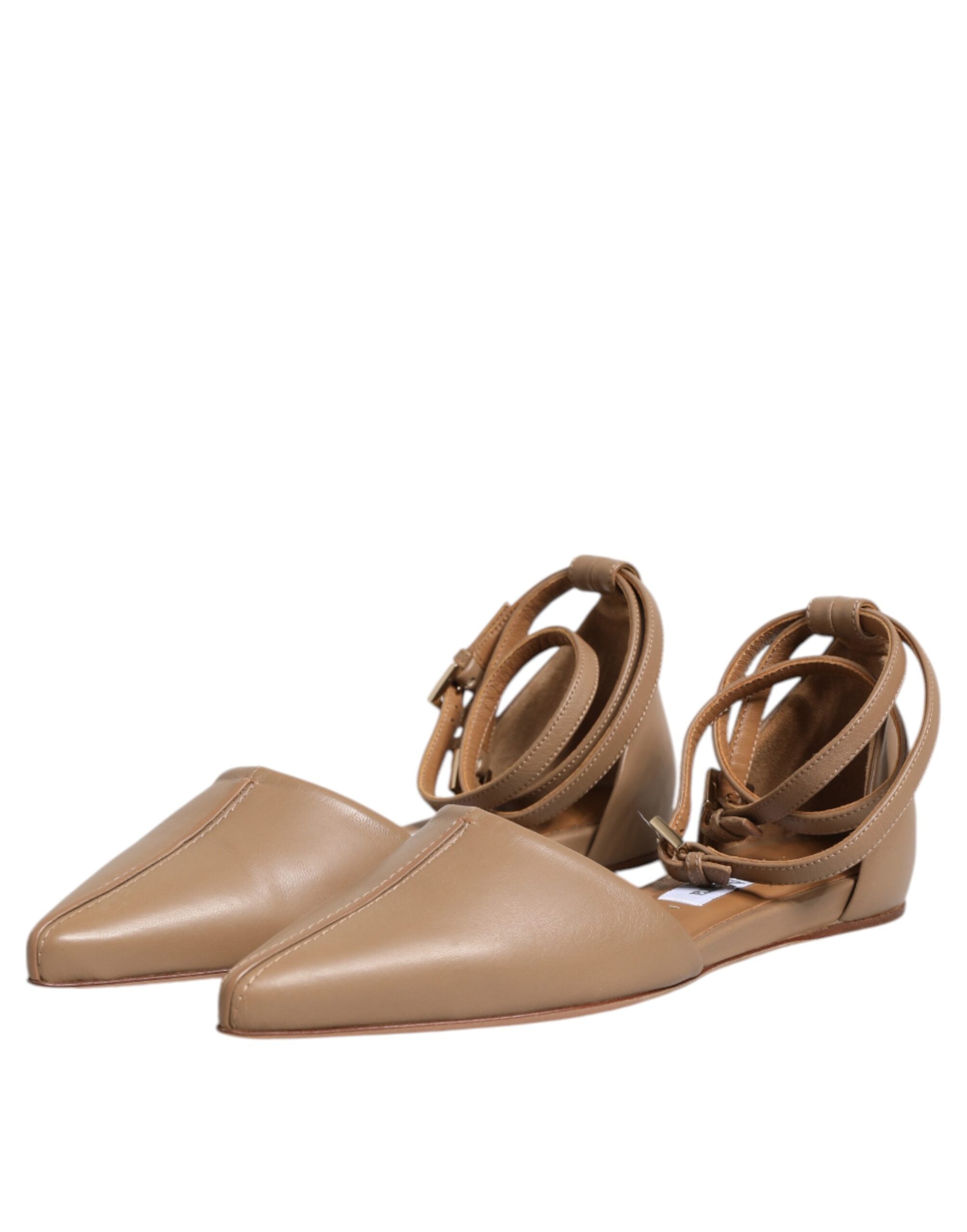 Sandales en cuir beige à bout pointu, ballerines plates.