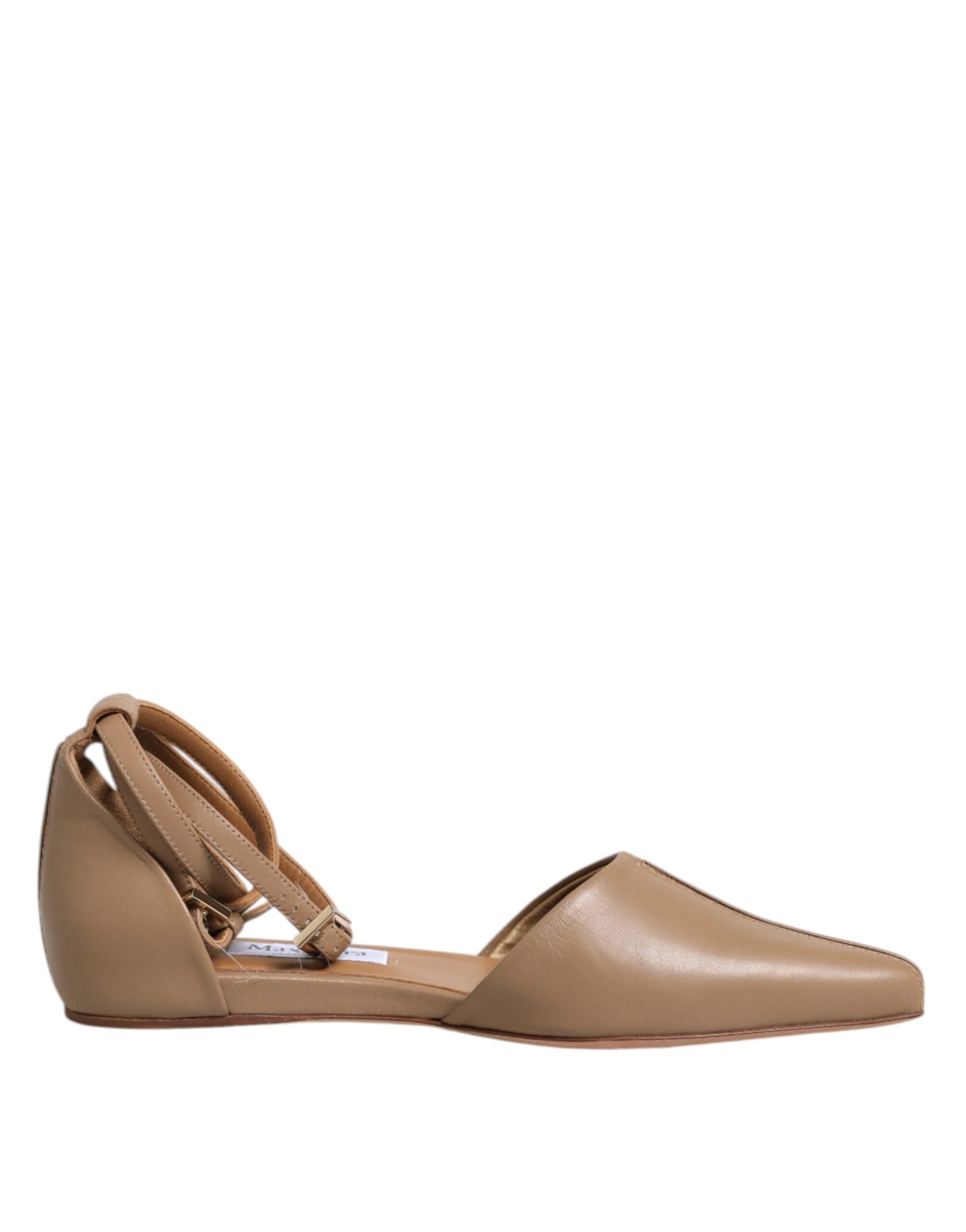 Sandales en cuir beige à bout pointu, ballerines plates.