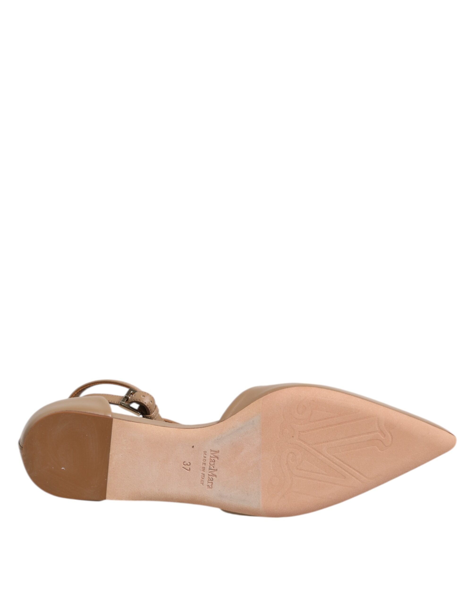 Sandales en cuir beige à bout pointu, ballerines plates.