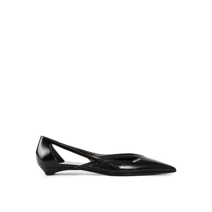 Prada – Ballerinas aus gebürstetem Leder mit Cut-Outs