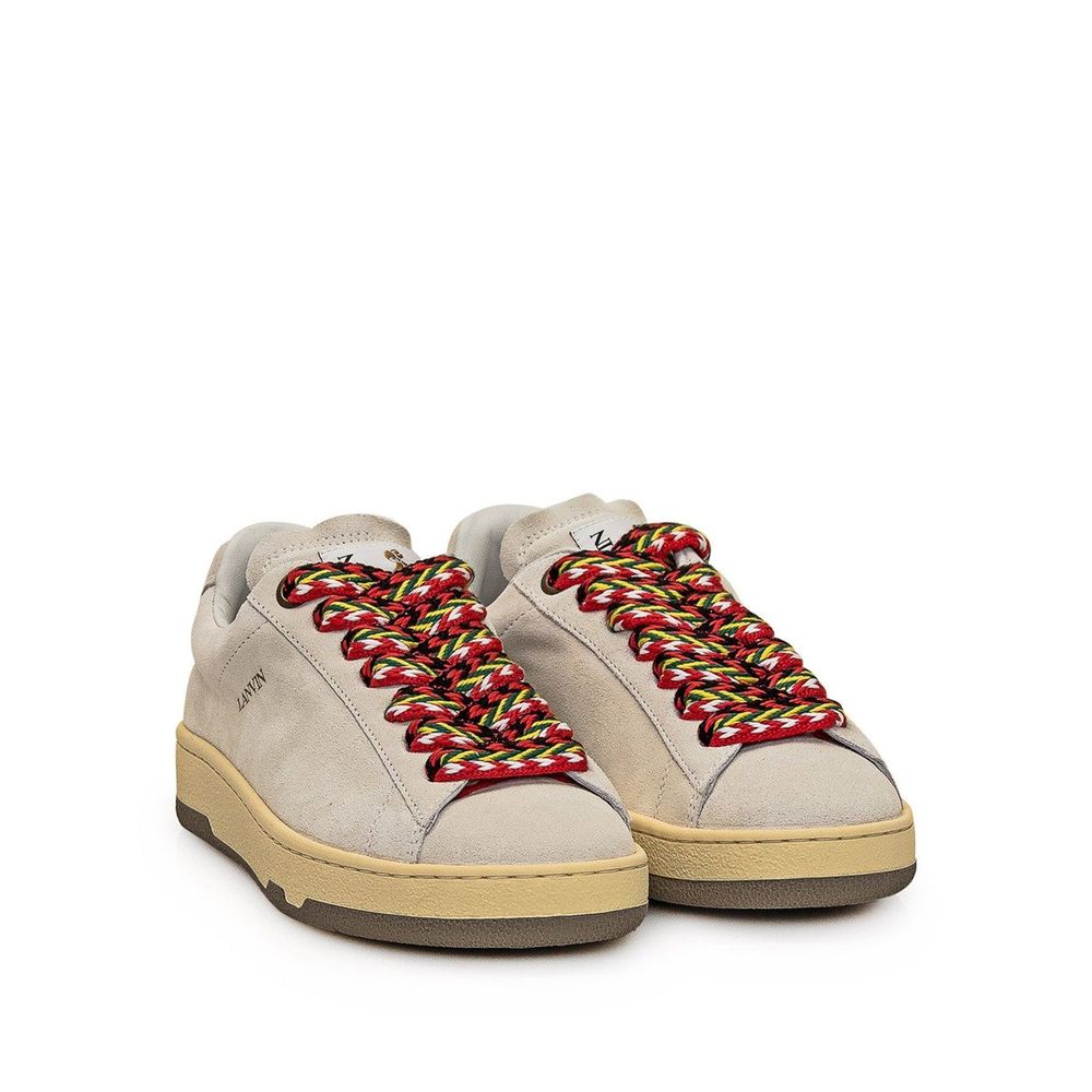 Sneakers Curb