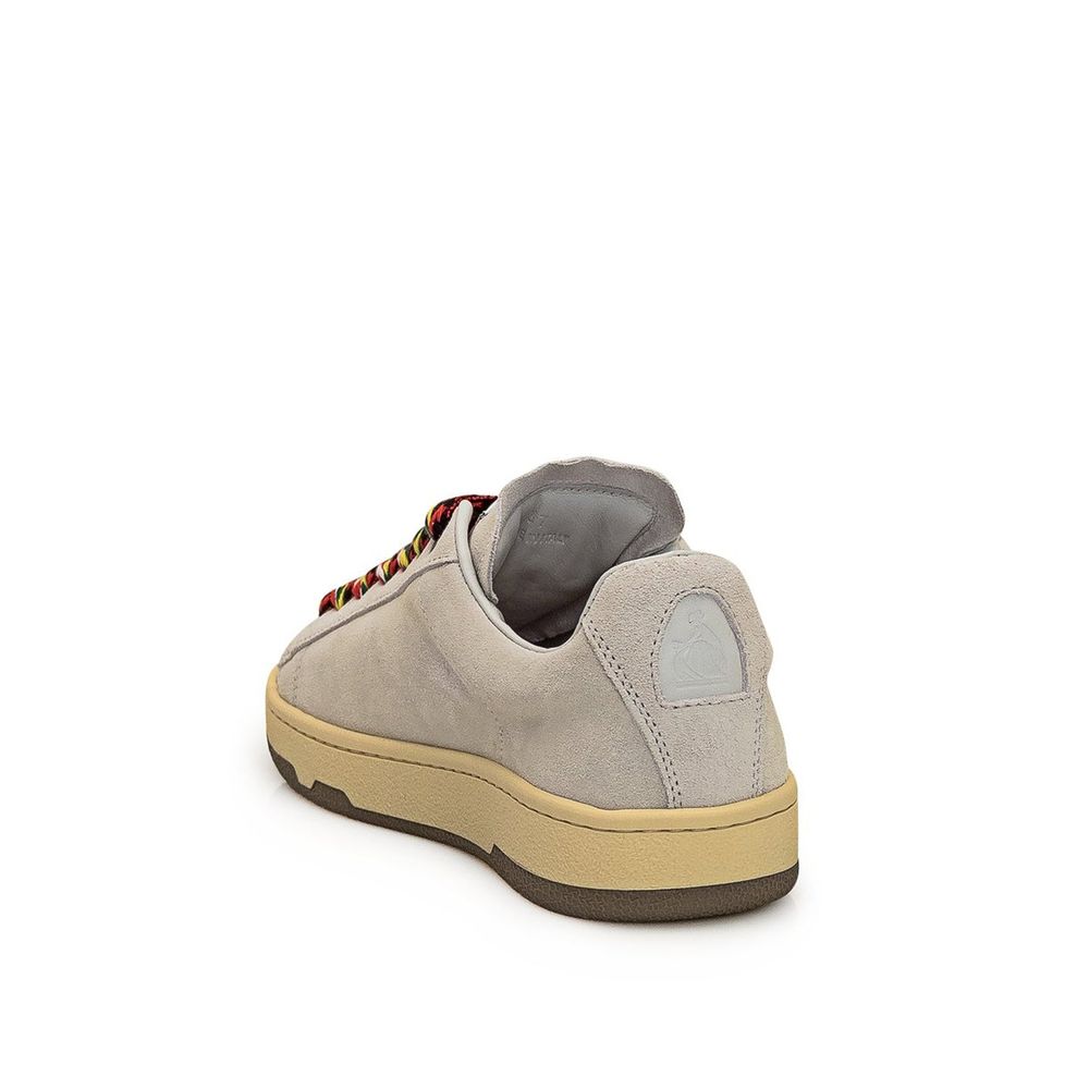 Sneakers Curb