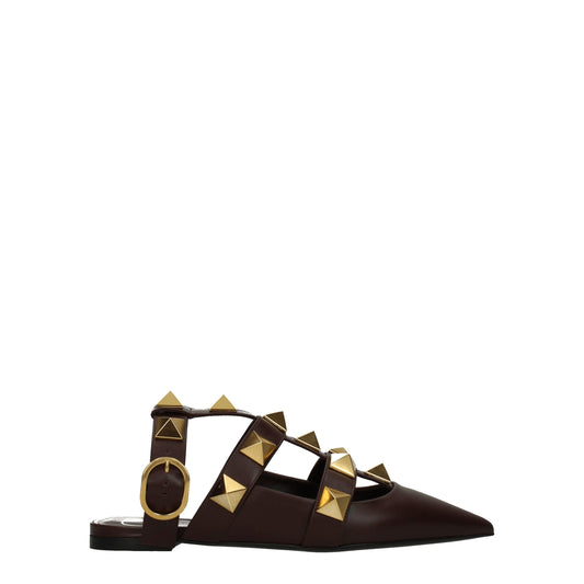 Valentino Garavani – Flache Sandalen aus braunem Leder