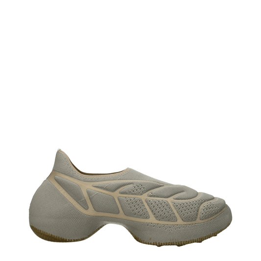 Sportliche Sneakers aus grauem Stoff von Givenchy