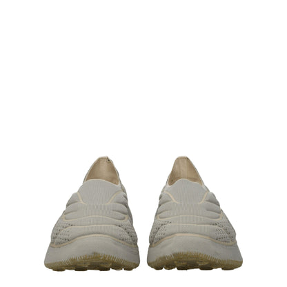 Sportliche Sneakers aus grauem Stoff von Givenchy