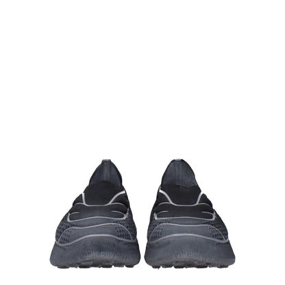 Sportliche Sneakers aus grauem Stoff von Givenchy