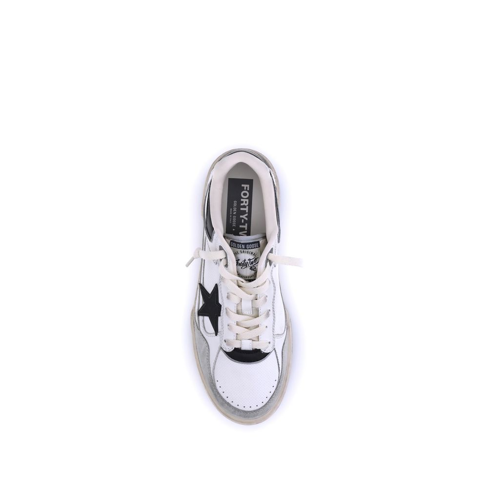 Quarante-deux paires de baskets