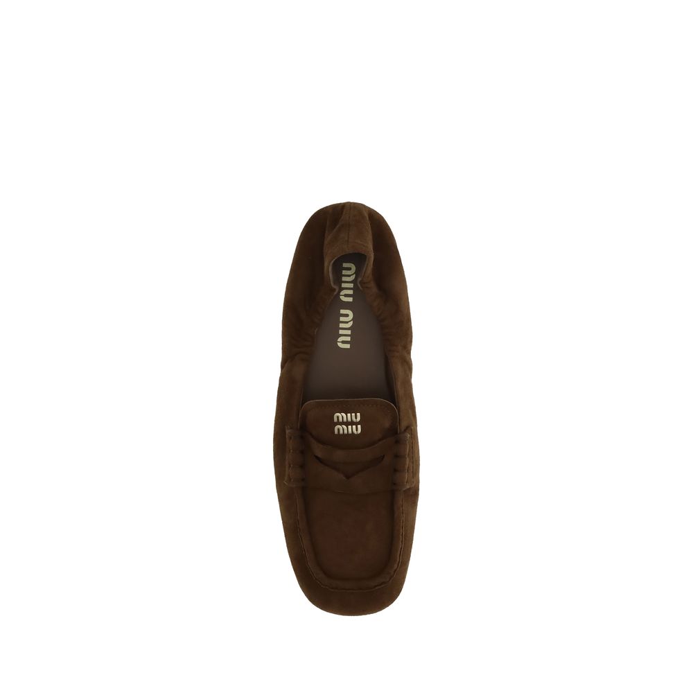 Miu Miu – Loafer aus Wildleder mit Rüschen