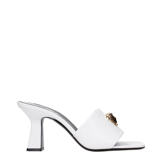 Versace Sandalen aus weißem Leder mit Stilettoabsatz