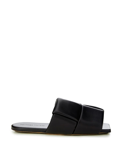 Sandales élégantes en cuir noir Bottega Veneta