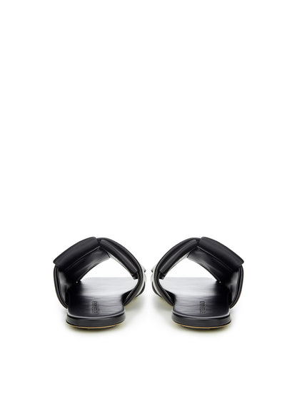 Sandales élégantes en cuir noir Bottega Veneta