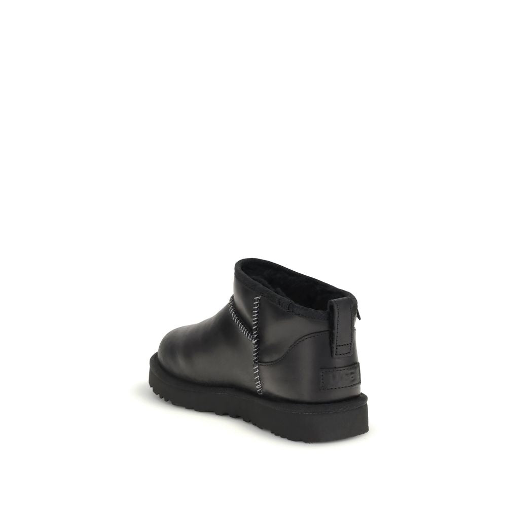 أحذية الكاحل المصغرة الكلاسيكية من UGG