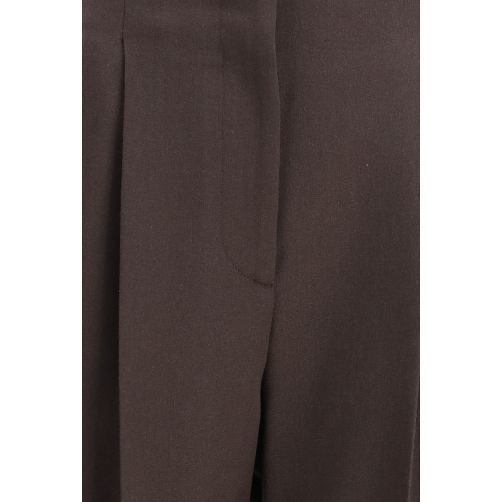 Un pantalon à une seule poche