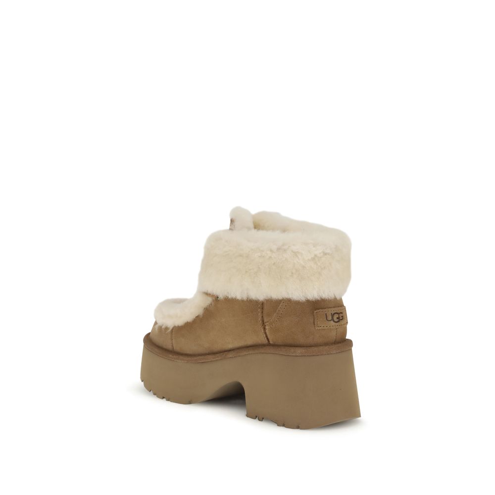 أحذية UGG Classic Esmee القصيرة